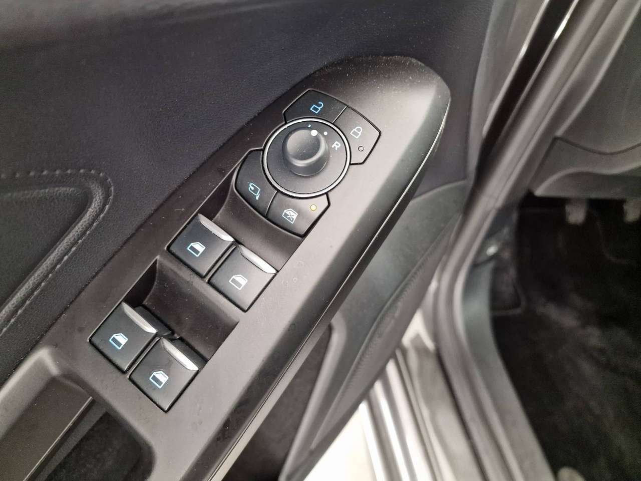 Ford Focus ST-LINE HYBRID BENZINE 23000KM!!!! — foto 14 van 15