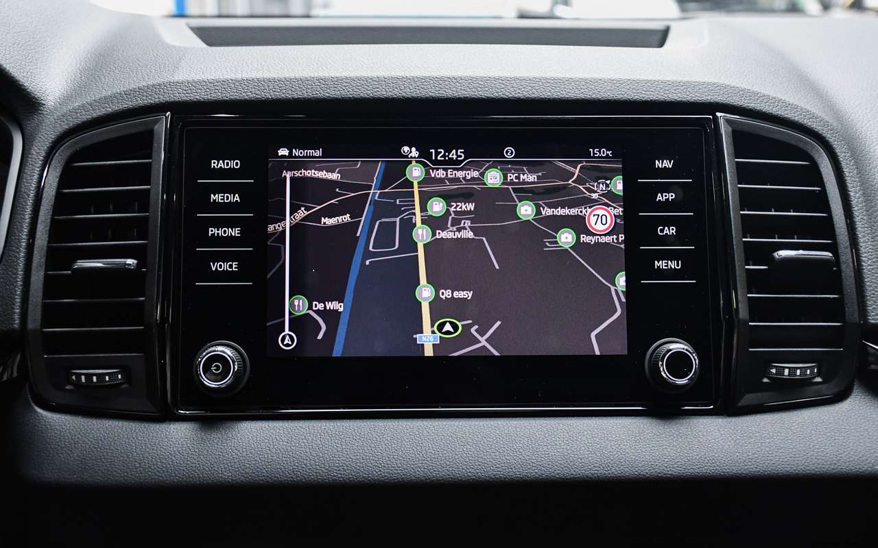 Skoda Karoq Karoq 1.5 TSI ACT Sportline DSG - TREKHAAK / PANO — foto 9 van 21