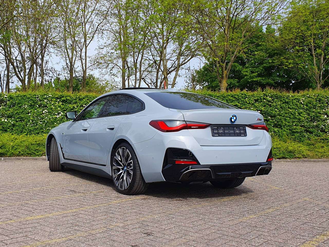 BMW i4 M50 xDrive 544pk 83kWh M-Sport - individual - Laser lights - Pano - trekhaak - SOH 99,2% — foto 3 van 24