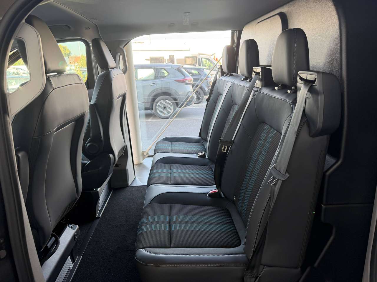 Ford Transit Custom MULTI-USE L2 SPORT PHEV 5 ZIT NIEUW OKM 45400+BTW — foto 9 van 21