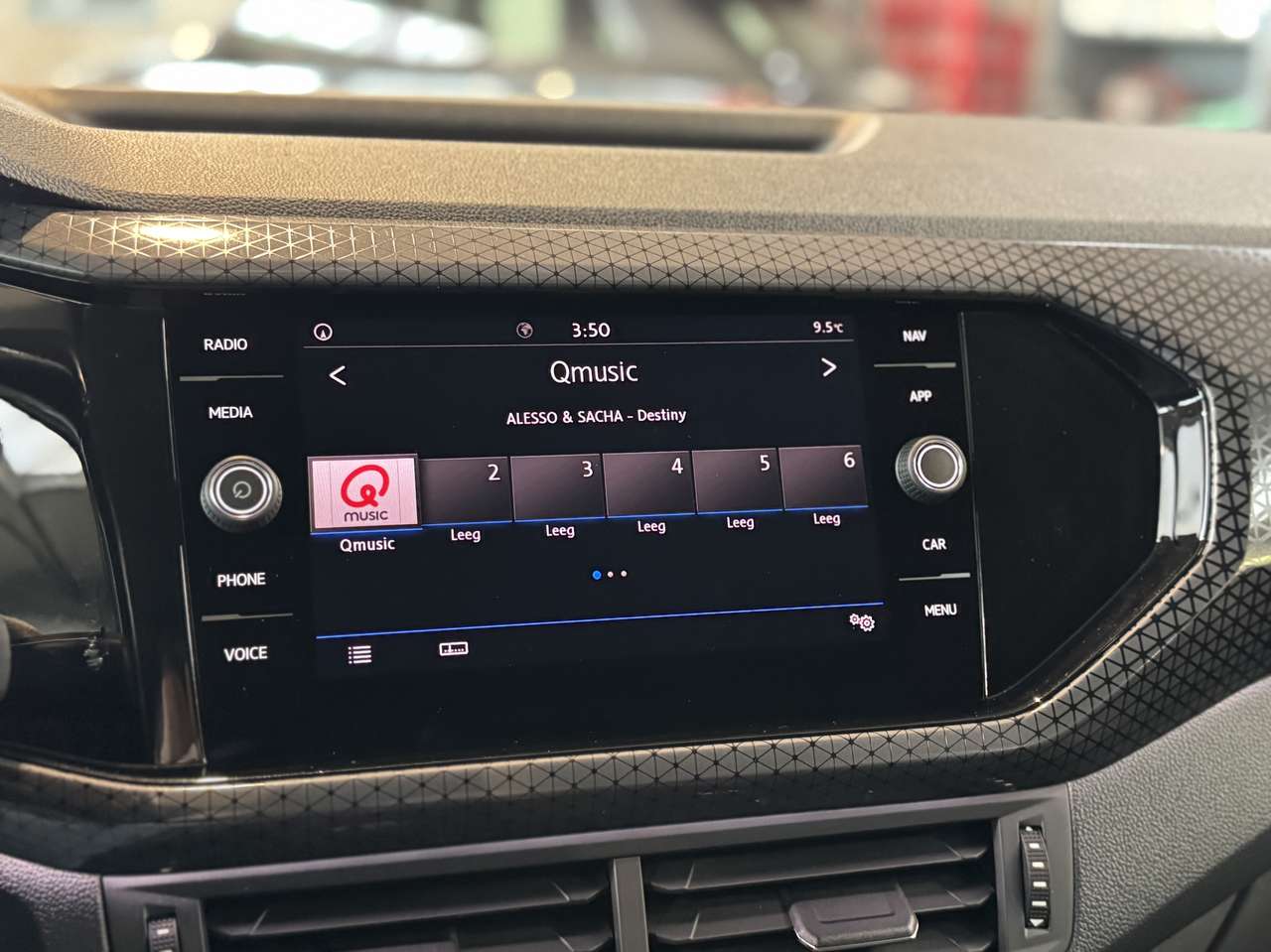 Volkswagen T-Cross 1.0 TSI DSG/AUTOMAAT 'R-Line' — foto 11 van 16
