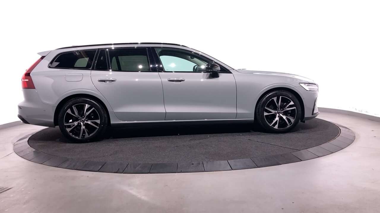 Volvo V60 B4 PLUS DARK + HK + 360° + 18” — foto 4 van 25
