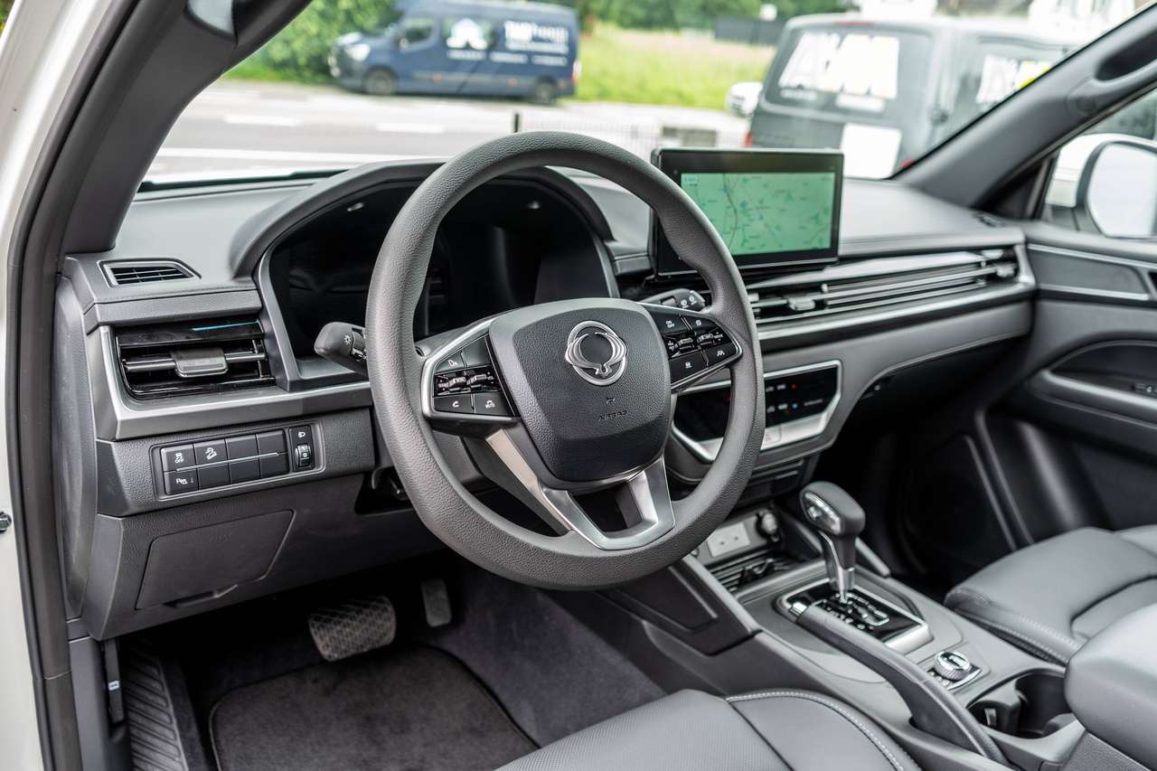 KGM Musso Grand 2.2D 4X4 Style - Automaat - 29.600ex — foto 8 van 19