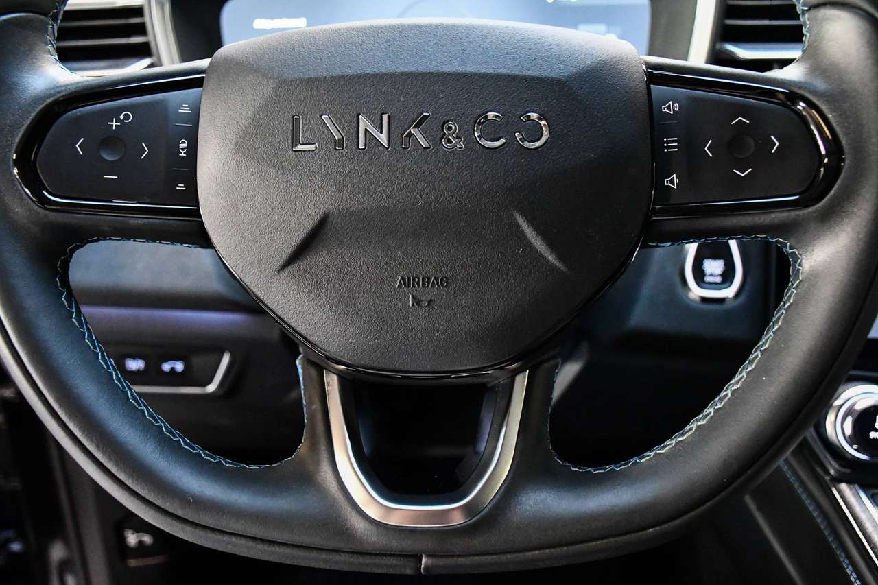 Lynk & Co 01 01 PHEV 1.5 Turbo - NAVIGATIE / OPEN-PANODAK / SMARTLINK / CAMERA / ACC / PDC — foto 13 van 17