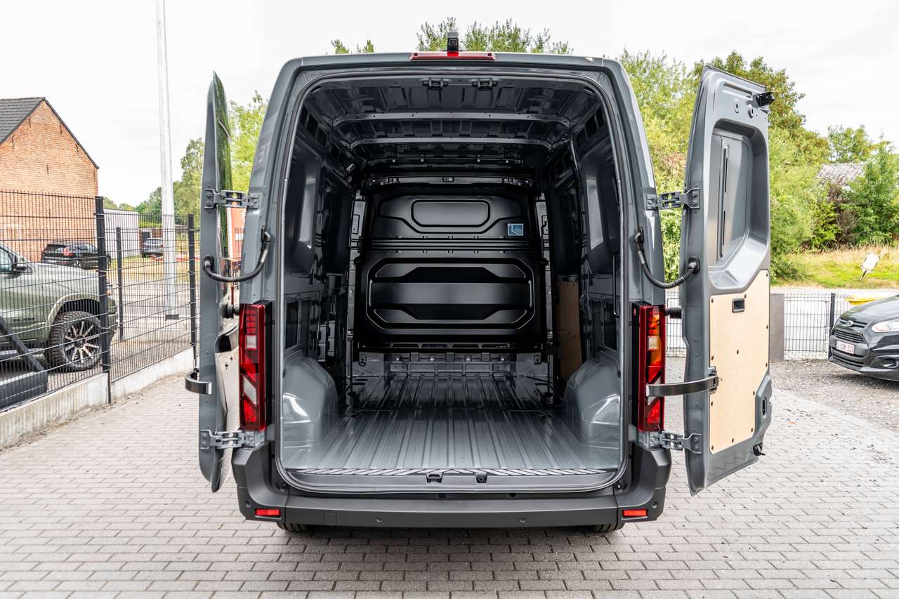 Renault Master 2.0dCi L2H2 - Automaat - Navigatie - 34.700excl — foto 5 van 17