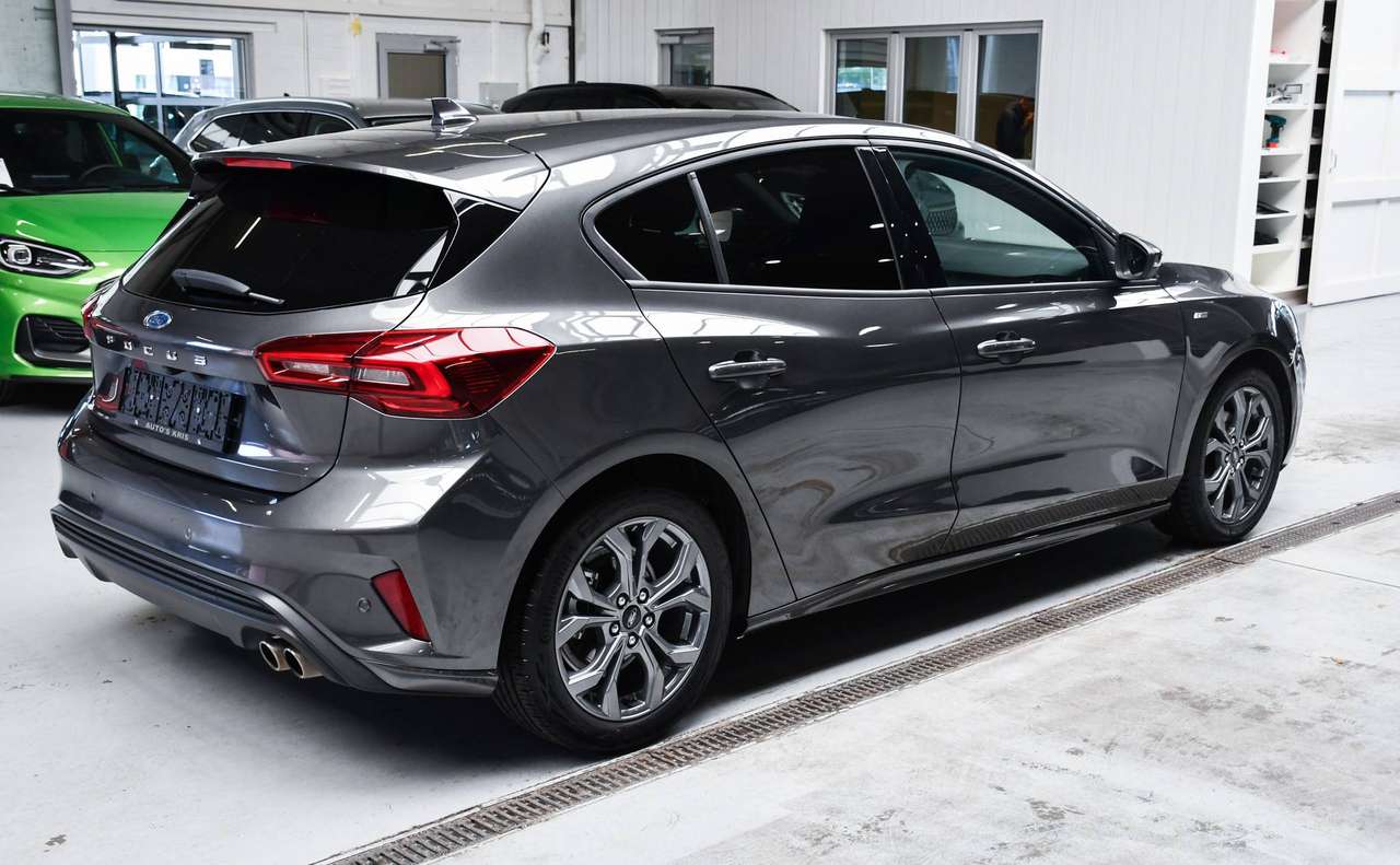 Ford Focus Focus 1.5 EcoBlue ST-Line X Automaat - NAVIGATIE / CAMERA / SMARTLINK / BLIS / ACC — foto 3 van 18