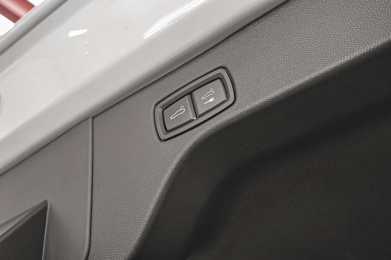 Porsche Macan Porsche Macan 4 – Performance Battery Plus – 22” Macan Sport – Luchtvering – Achterasbesturing – InnoDrive — foto 23 van 25