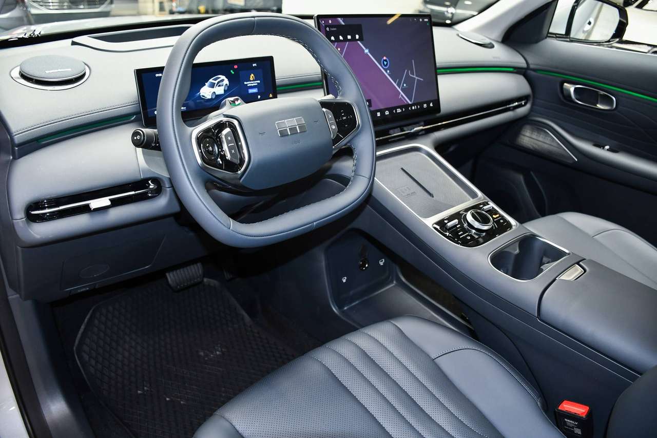 Geely Starray EM-i Max+ 136km NIEUW - NAVIGATIE / OPEN PANO-DAK / LEDER / CAMERA / ACC / BLIS / PDC — foto 8 van 22