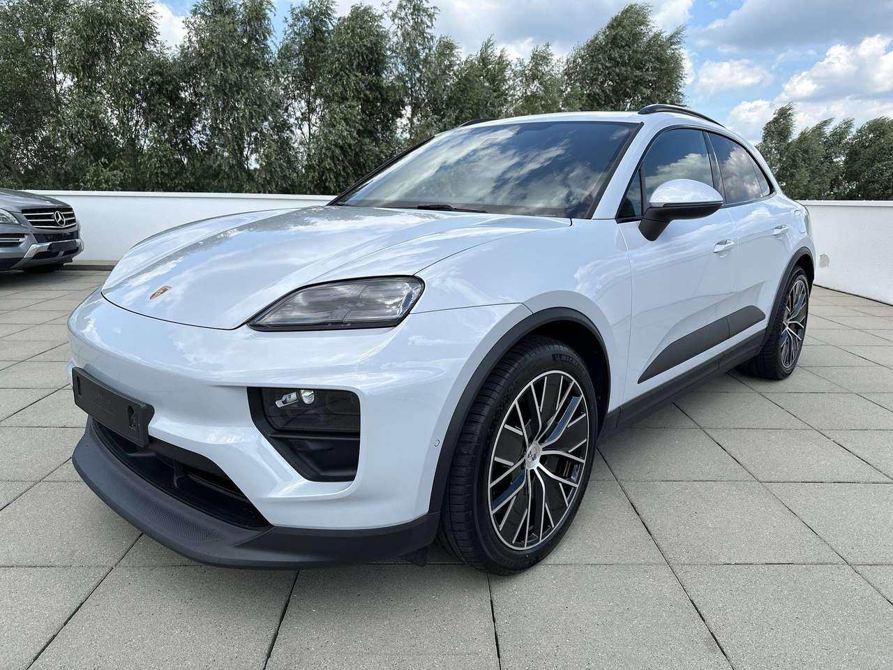 Porsche Macan E Adaptieve sportzetels pano dak Adaptiv cruise control — foto 2 van 18