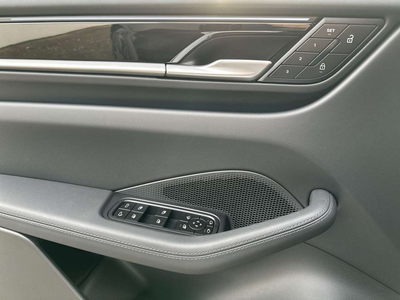 Porsche Macan 4ELEK/21"/PANODAK/TREKH/LEDER/ADAPT SNELHEIDSREG — foto 19 van 19