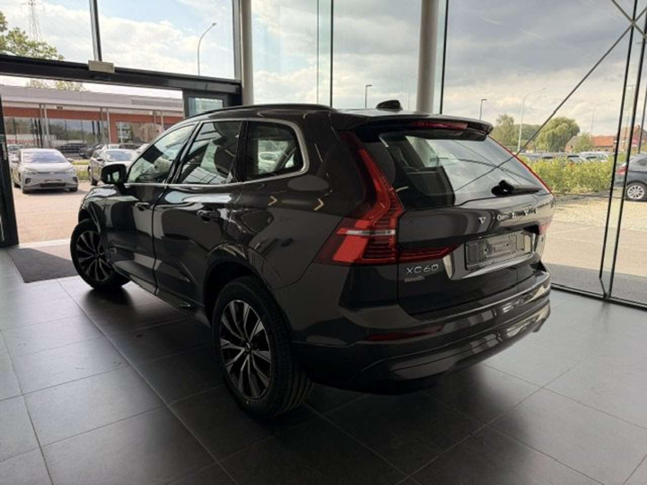 Volvo XC60 PLUS DARK B5  AWD AUTOMAAT +TAL VAN OPTIES — foto 6 van 22