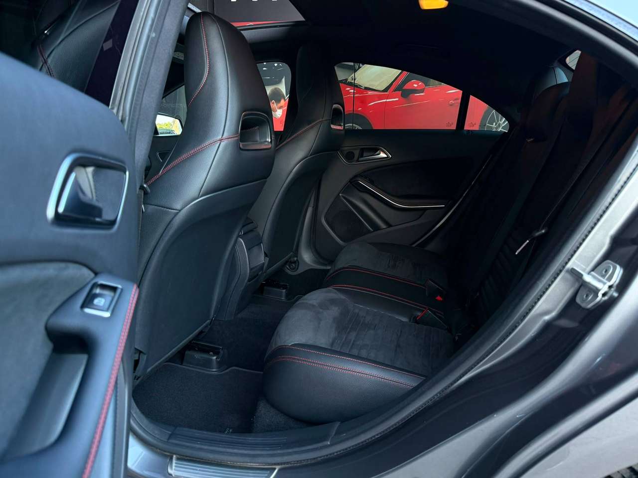 Mercedes-Benz CLA 200 Night Pack AMG LINE — foto 18 van 19