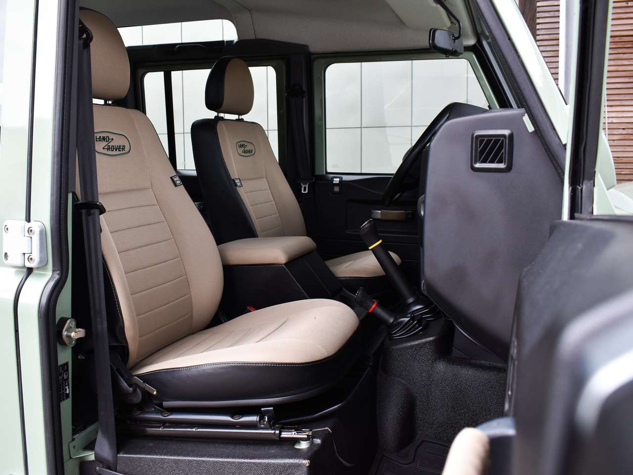 Land Rover Defender 110 2.2 TD4 - "Heritage Edition" — foto 14 van 25