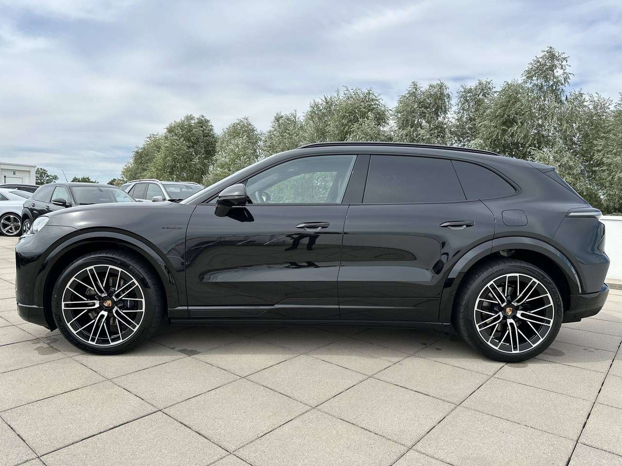 Porsche Cayenne ELECTRIC Trekhaak Pano Dak 22"Achterasbesturing Sport design pakket — foto 3 van 19