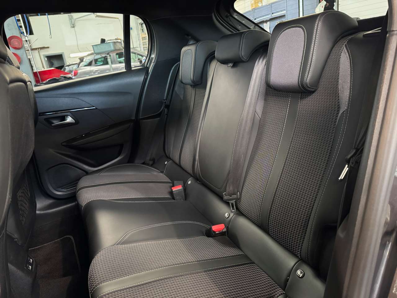 Peugeot 208 1.2 PureTech GT Automaat — foto 7 van 17