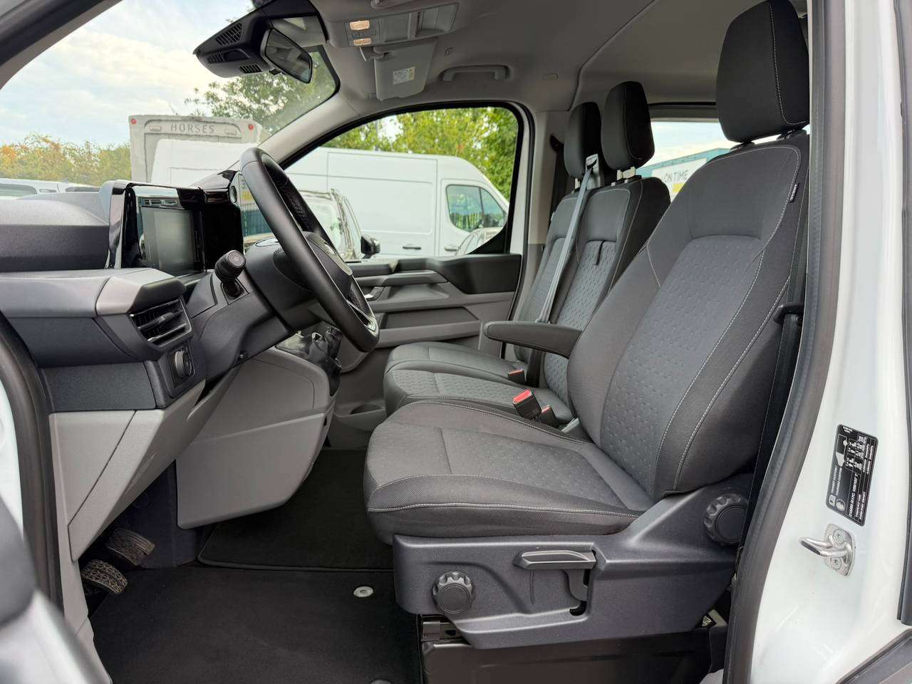 Ford Tourneo Custom TITANIUM 9PL CARPLAY CAMERA — foto 8 van 19