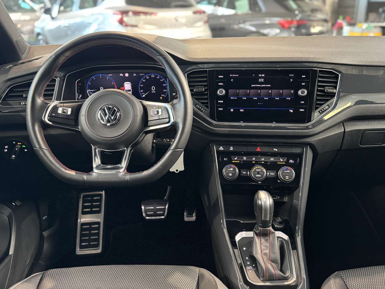 Volkswagen T-Roc 1.5 TSI R-Line DSG/Automaat — foto 10 van 17