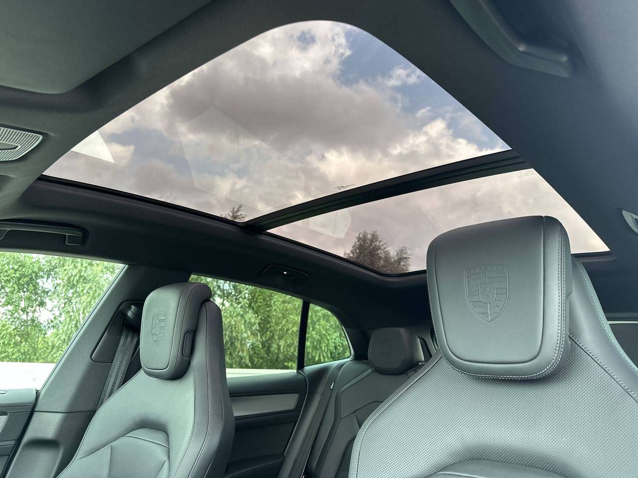 Porsche Cayenne ELECTRIC Trekhaak Pano Dak 22" — foto 9 van 18