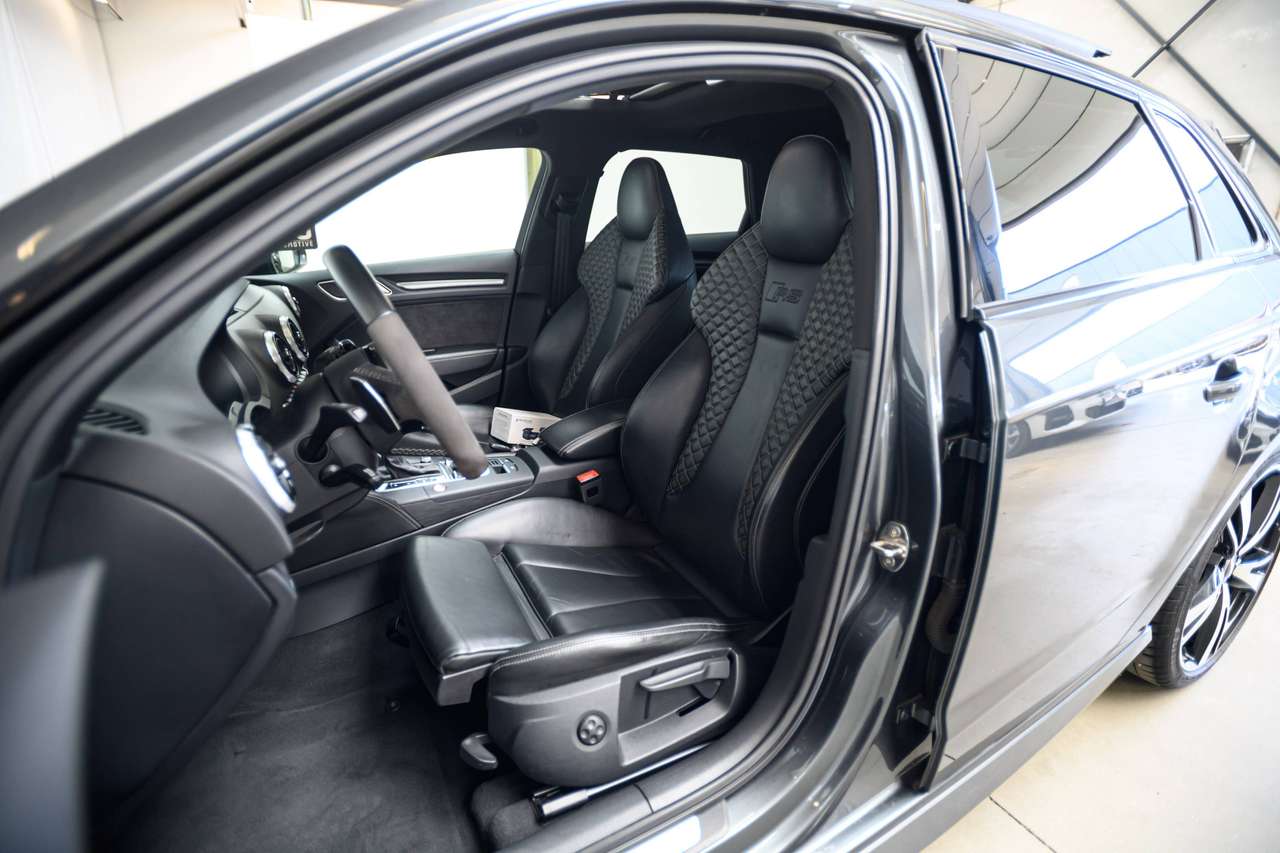 Audi RS3 Sportback 2.5 TFSI | GARANTIE | PANO | KUIPSTOELEN — foto 24 van 25