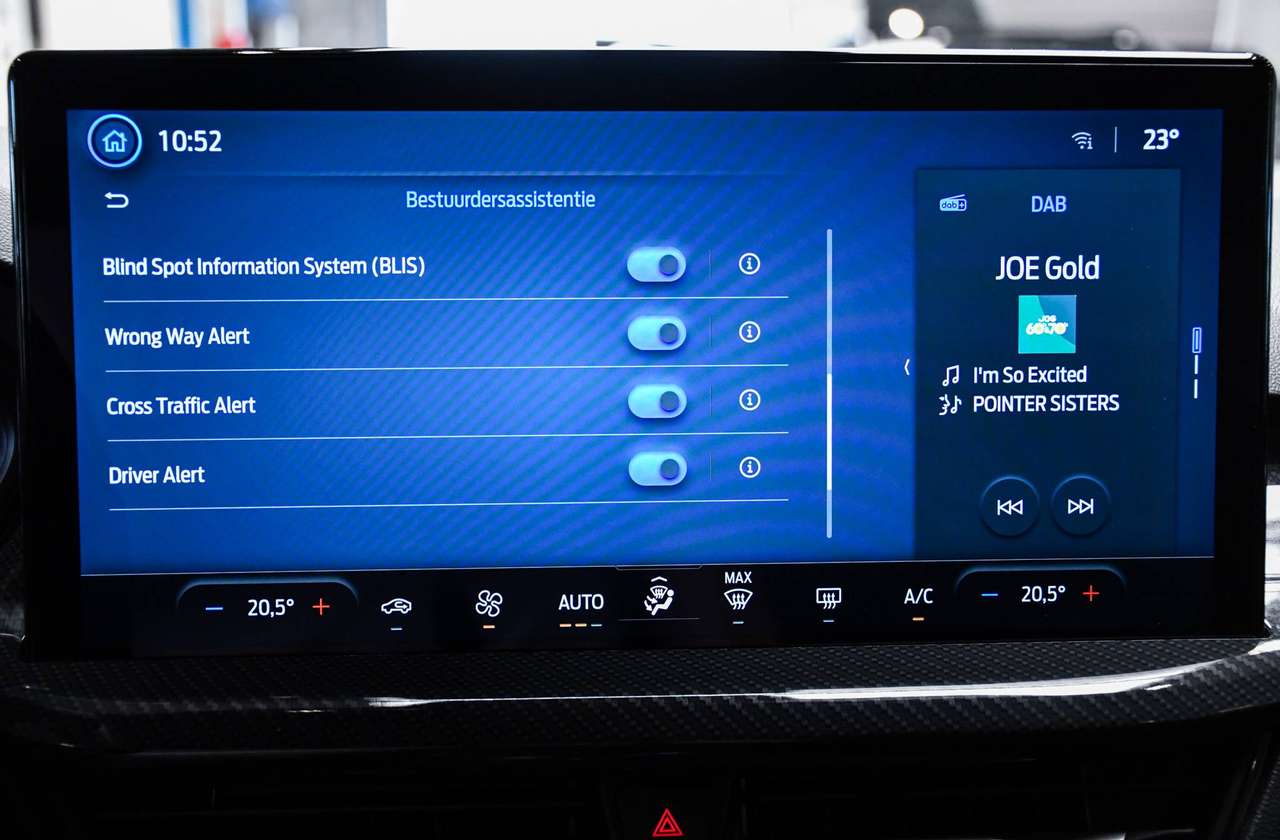 Ford Focus Focus 1.5 EcoBlue ST-Line X Automaat - NAVIGATIE / CAMERA / SMARTLINK / BLIS / ACC — foto 12 van 18