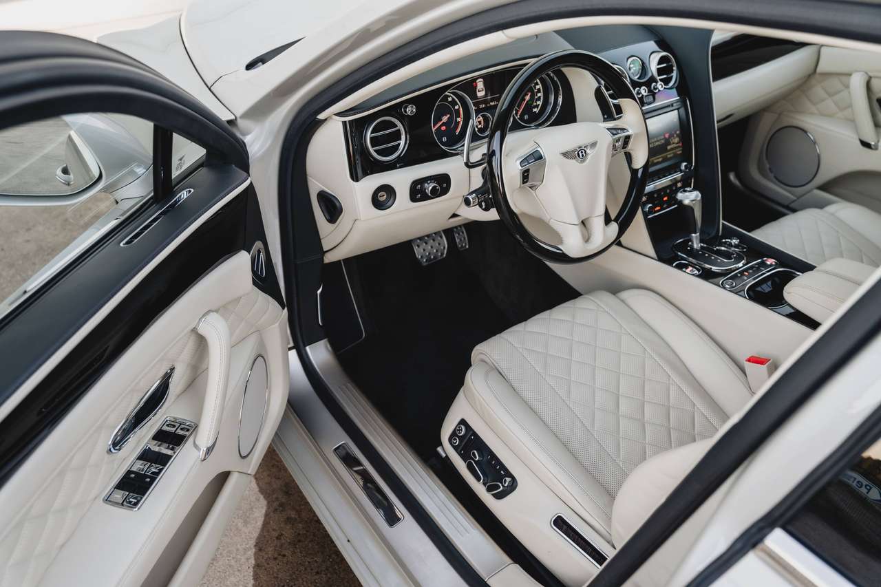 Bentley Flying Spur 4.0 V8 S - Mulliner Spec. - Bentley Historie — foto 7 van 25