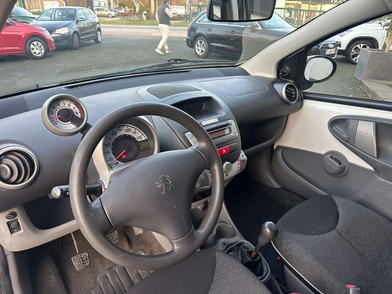 Peugeot 107 10i Benzine  70 Urban 1 ste eigenaar 99000km — foto 7 van 11