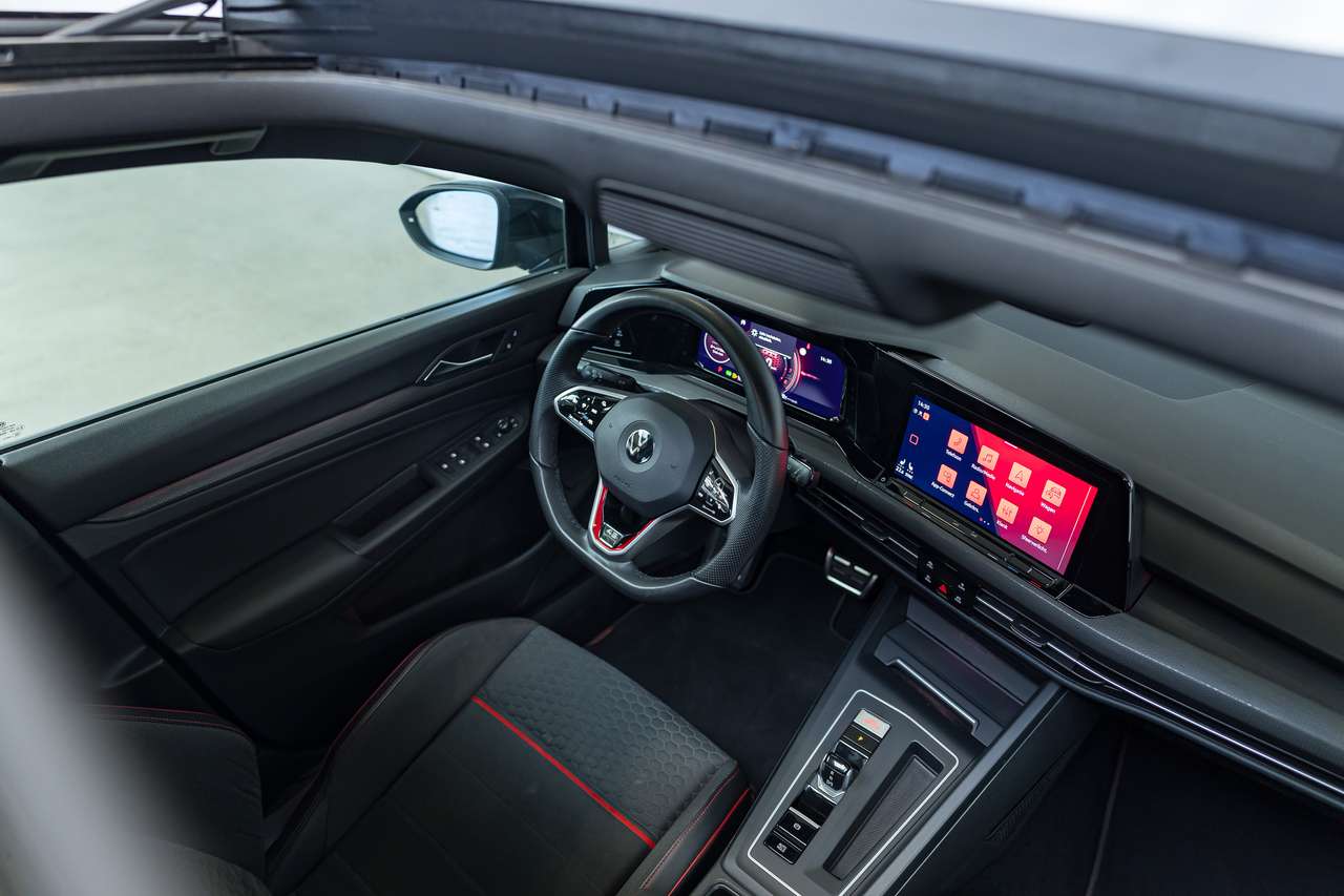 Volkswagen Golf GTI 45Y-EDITION|CLUBSPORT|AKRAPOVIC|PANO|IQLIGHTS|ALCANTARA|KEYLESS|GARANTIE — foto 6 van 25
