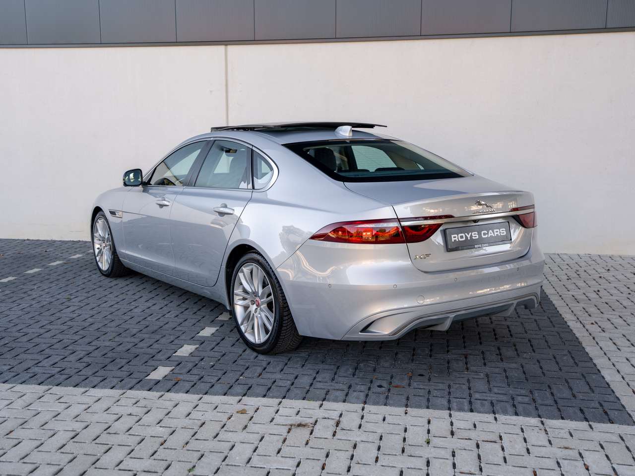Jaguar XF XF 2.0 T P250 R-Dynamic SE — foto 6 van 21