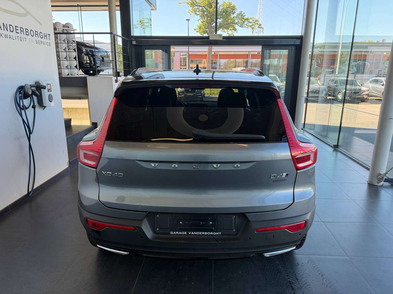 Volvo XC40 R-DESIGN D4 AWD AUTOMAAT LEDER PANO DAK — foto 5 van 23