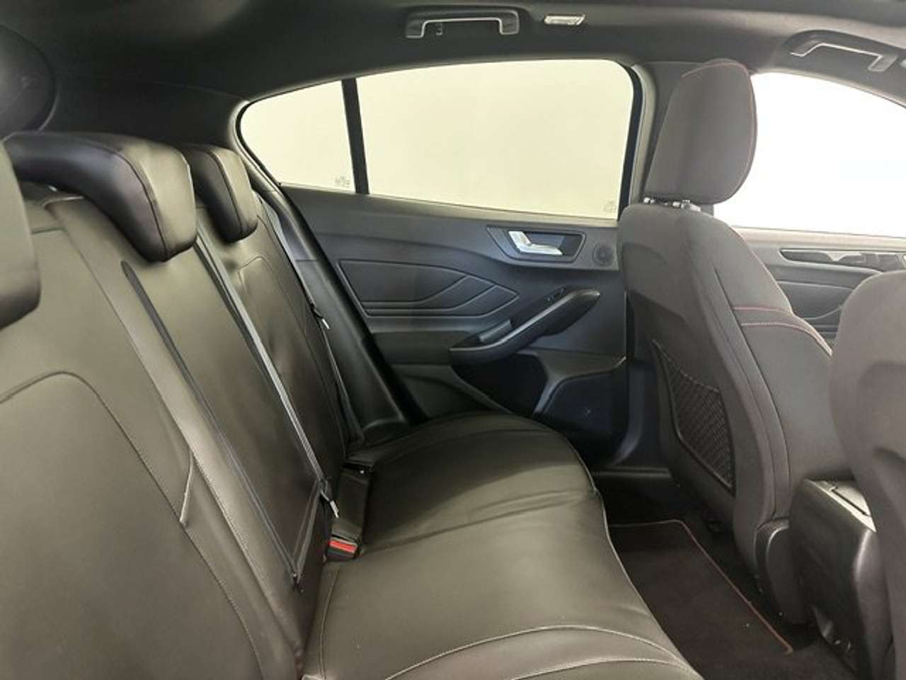 Ford Focus ST-LINE X 155PK BENZINE+OPEN DAK-SLECHTS 28000KM!!! — foto 8 van 17