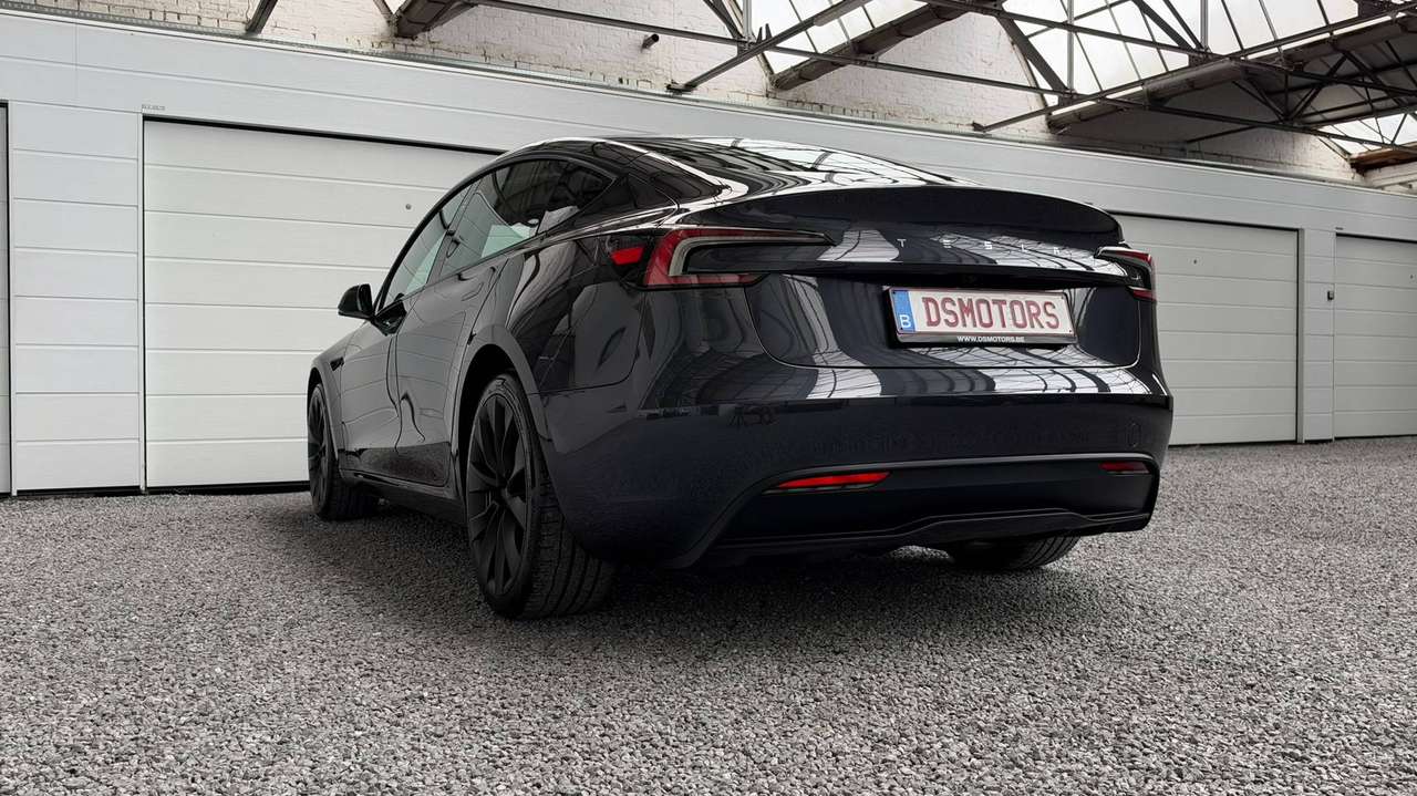 Tesla Model 3 RWD | Premium versie | Stealth Grey | 19" Nova velgen | HW4 — foto 14 van 25