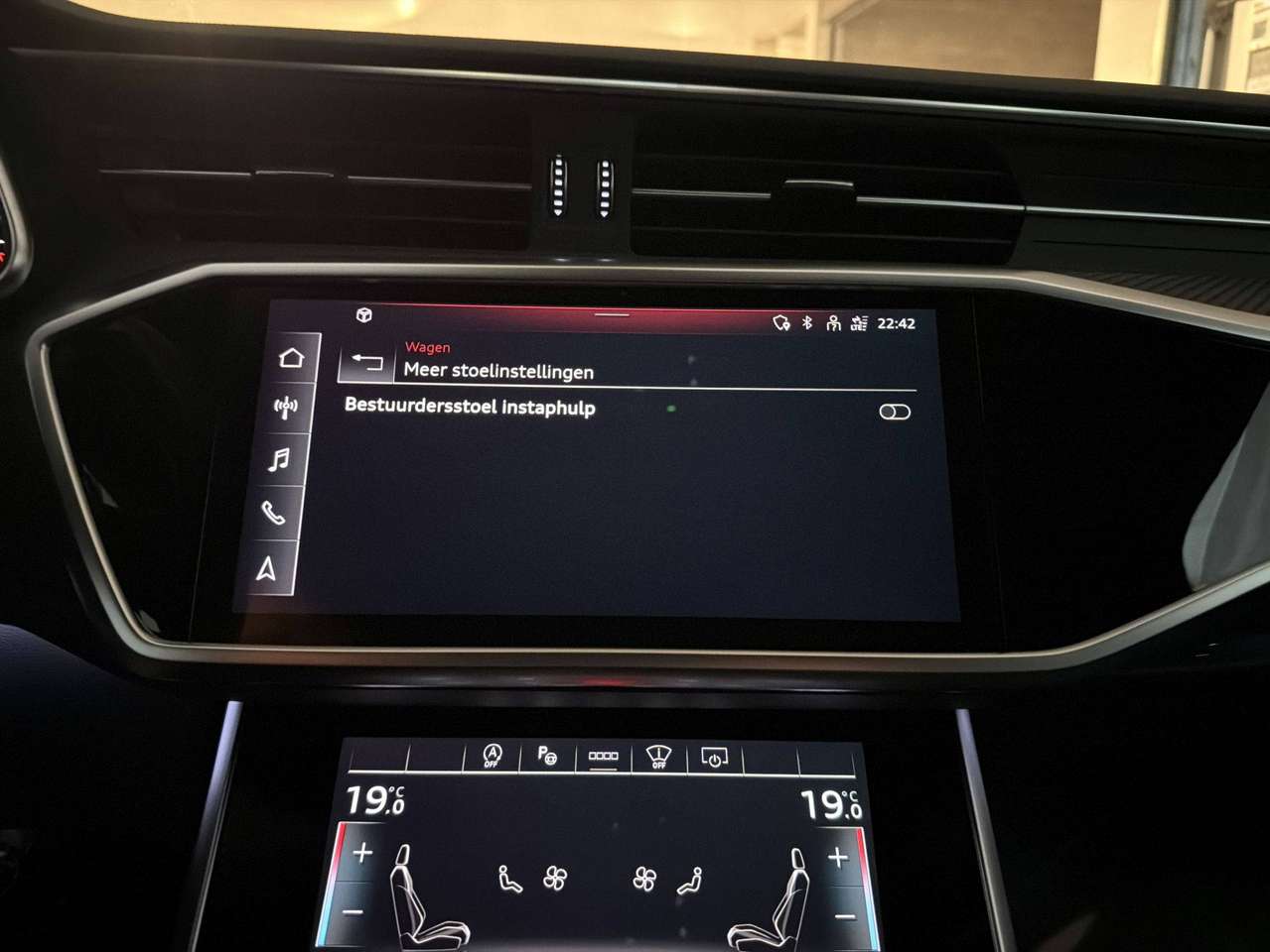 Audi A6 45TFSI 265PK QUATTRO * KLEUR EXCLUSIVE ULTRA BLAUW PAREL * BLACK PACK * 3X S-LINE * CAMERA * LED * TREKHAAK * 21" * — foto 12 van 24