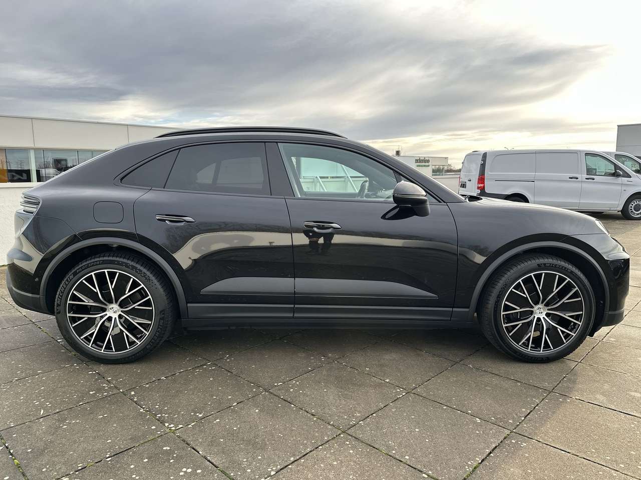 Porsche Macan 4ELEK/21"/PANODAK/TREKH/LEDER/ADAPT SNELHEIDSREG — foto 2 van 19