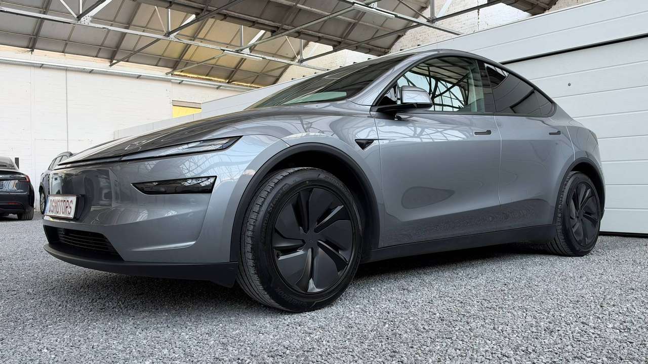 Tesla Model Y RWD LONG RANGE | Premium | HW4 | All weather matten rondom — foto 10 van 25