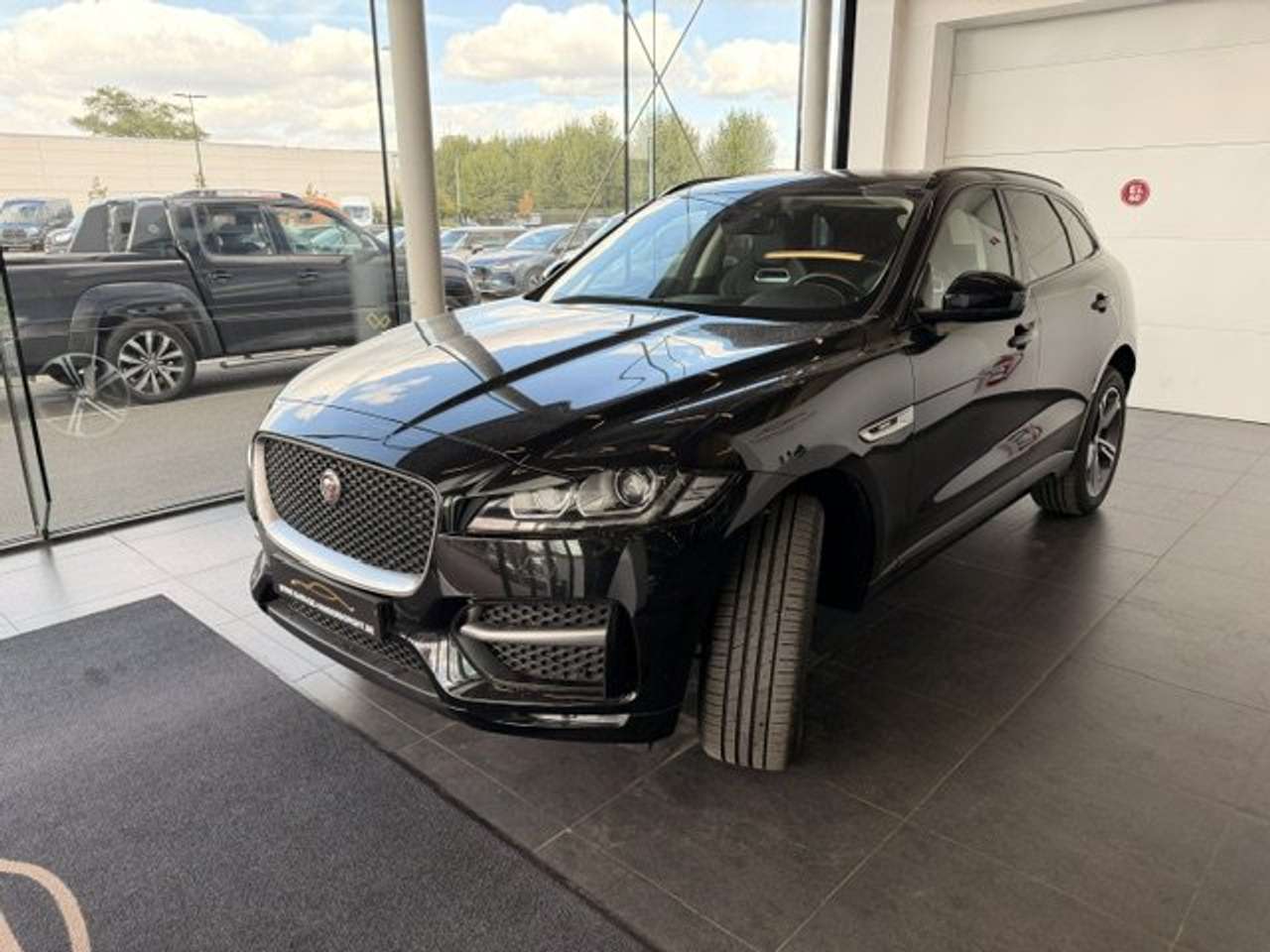 Jaguar F-Pace R-SPORT BENZINE AWD AUTOMAAT-OPEN DAK-SPORT SEATS — foto 3 van 23