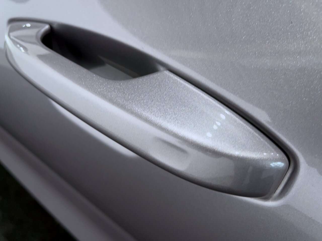 Volvo V60 B4 PLUS DARK/PANO/HEAD-UP /360° — foto 23 van 24