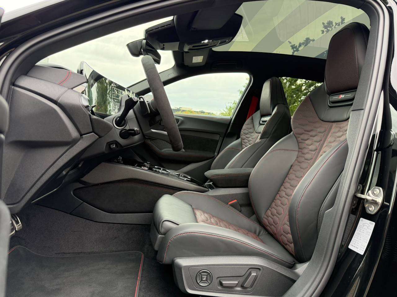 Audi RS5 AVANT BESCHIKBAAR TECH PRO SPORTPACK KERAMISCHE REMMEN PANORAMA GEKOELDE ZETELS MASSAGE B&O 360° CAM — foto 10 van 25