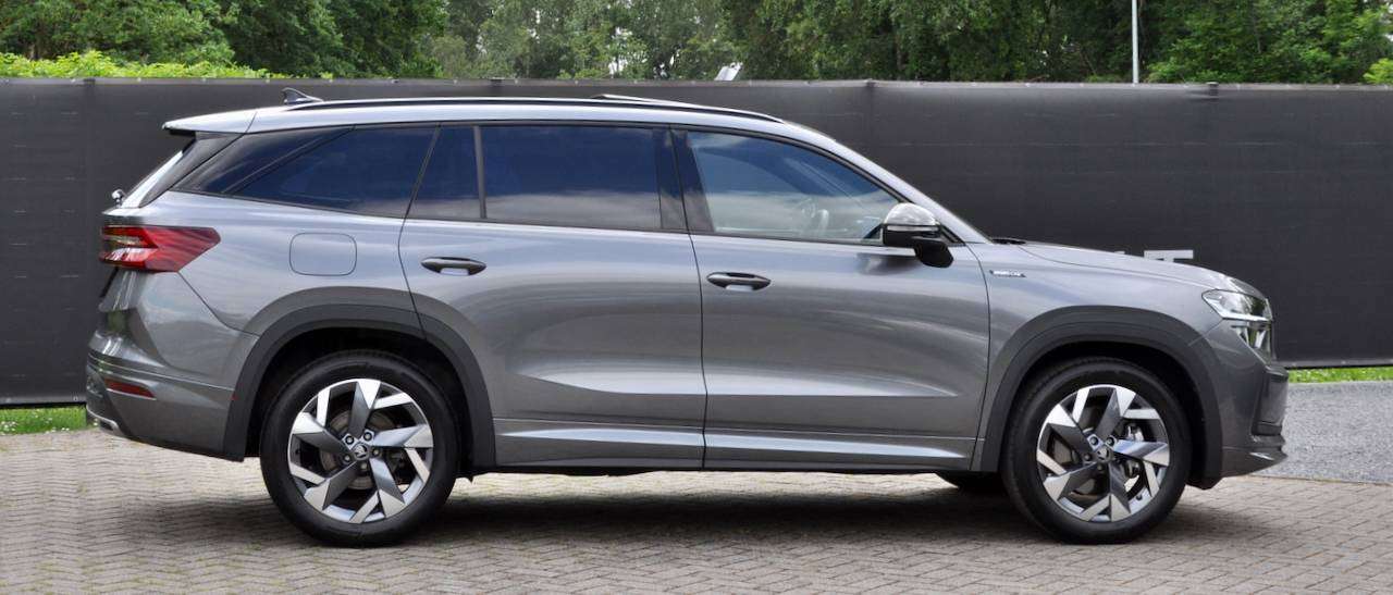 Skoda Kodiaq MHEV SPORTLINE PANO CANTON CAMERA CARPLAY SFEERVERLICHTING MEMORY SEATS — foto 2 van 19