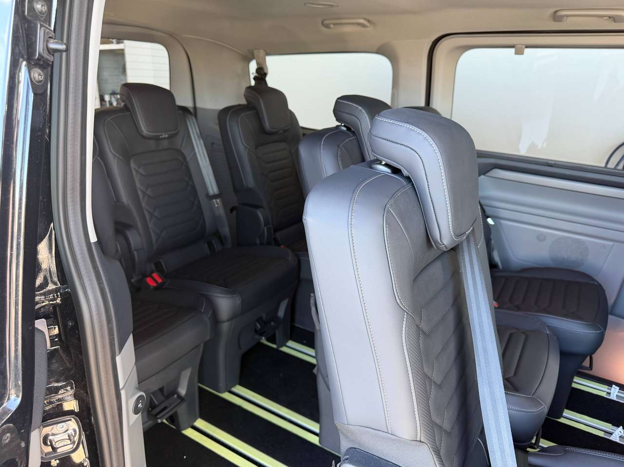 Ford Tourneo Custom TITANIUM X PHEV NIEUW 8ZIT — foto 9 van 21