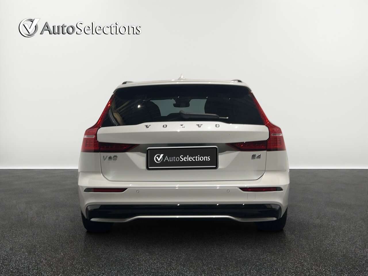 Volvo V60 B4 PLUS DARK / HARMAN KARDON/360° CAMERA — foto 6 van 15