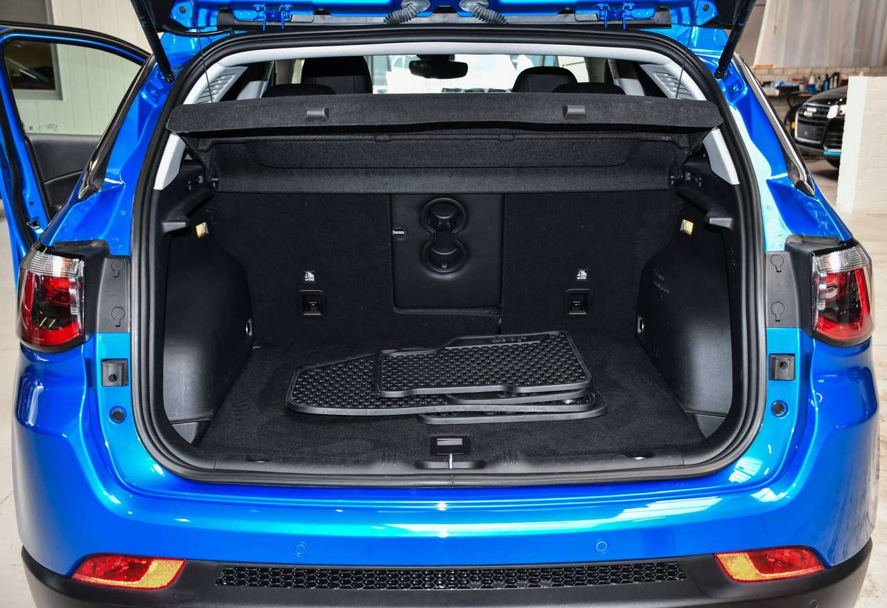 Jeep Compass Compass 1.3 Turbo 4x2 Limited DDCT - NAVI / PANO / BLIS / SMARTLINK — foto 17 van 18