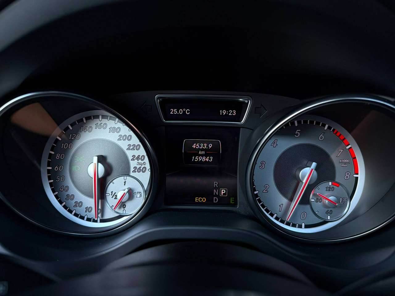 Mercedes-Benz CLA 200 Night Pack AMG LINE — foto 9 van 19
