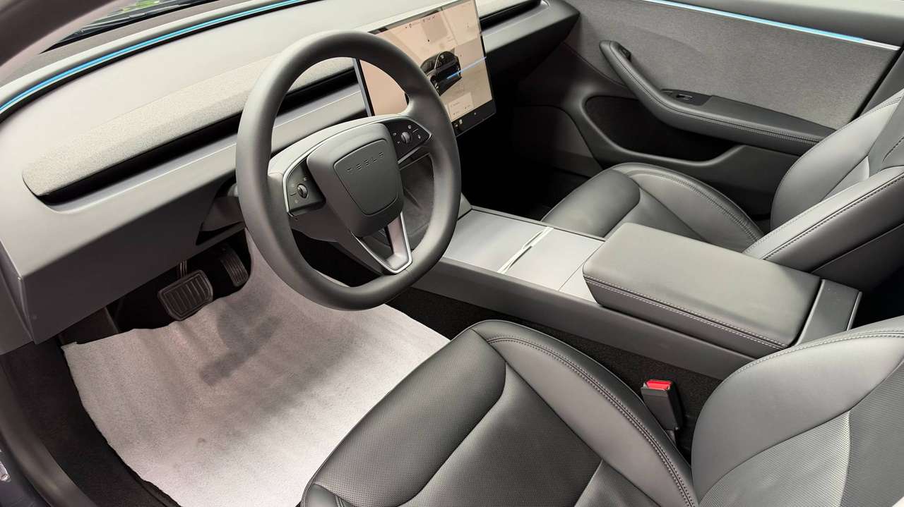 Tesla Model 3 RWD | Premium versie | Stealth Grey | 19" Nova velgen | HW4 — foto 23 van 25