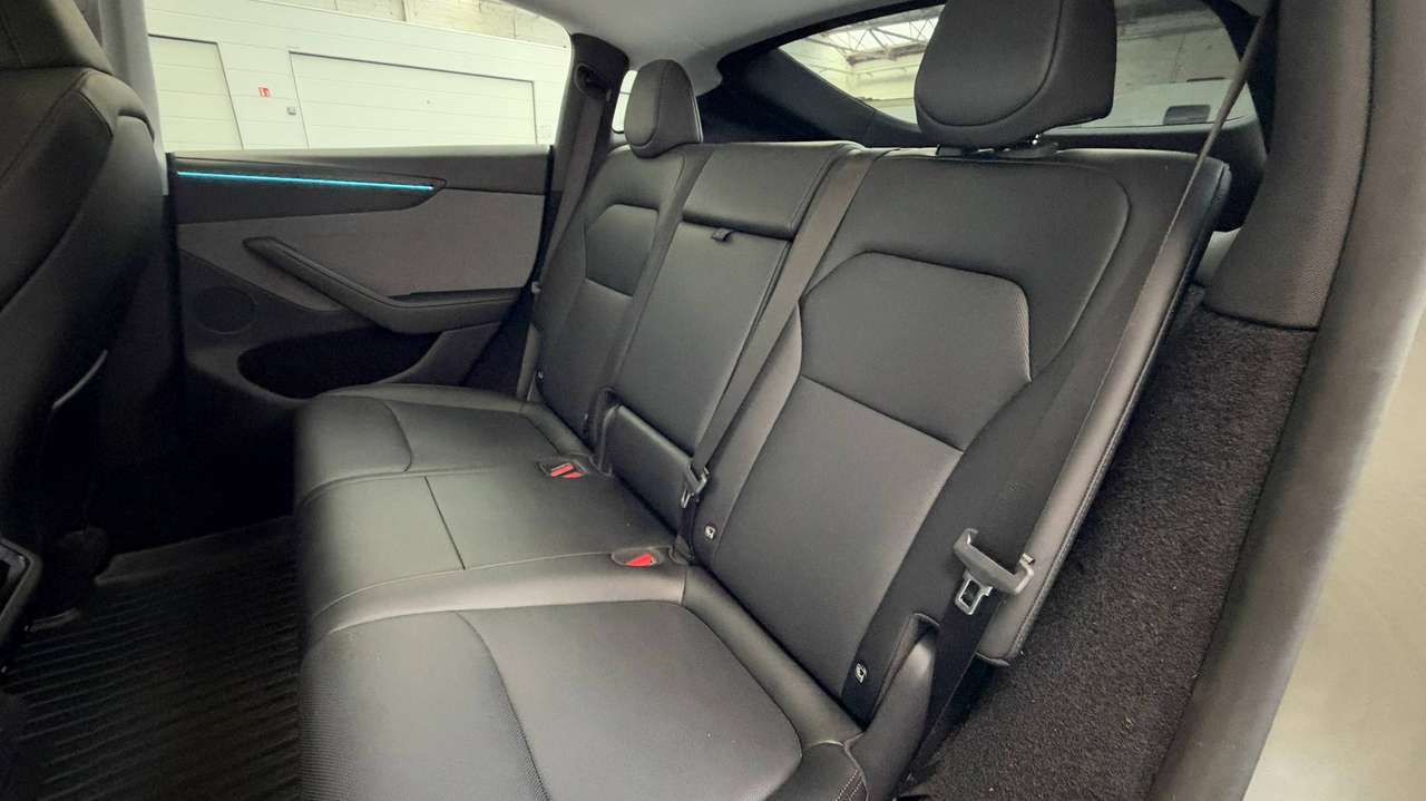 Tesla Model Y RWD LONG RANGE | Premium | HW4 | All weather matten rondom — foto 24 van 25
