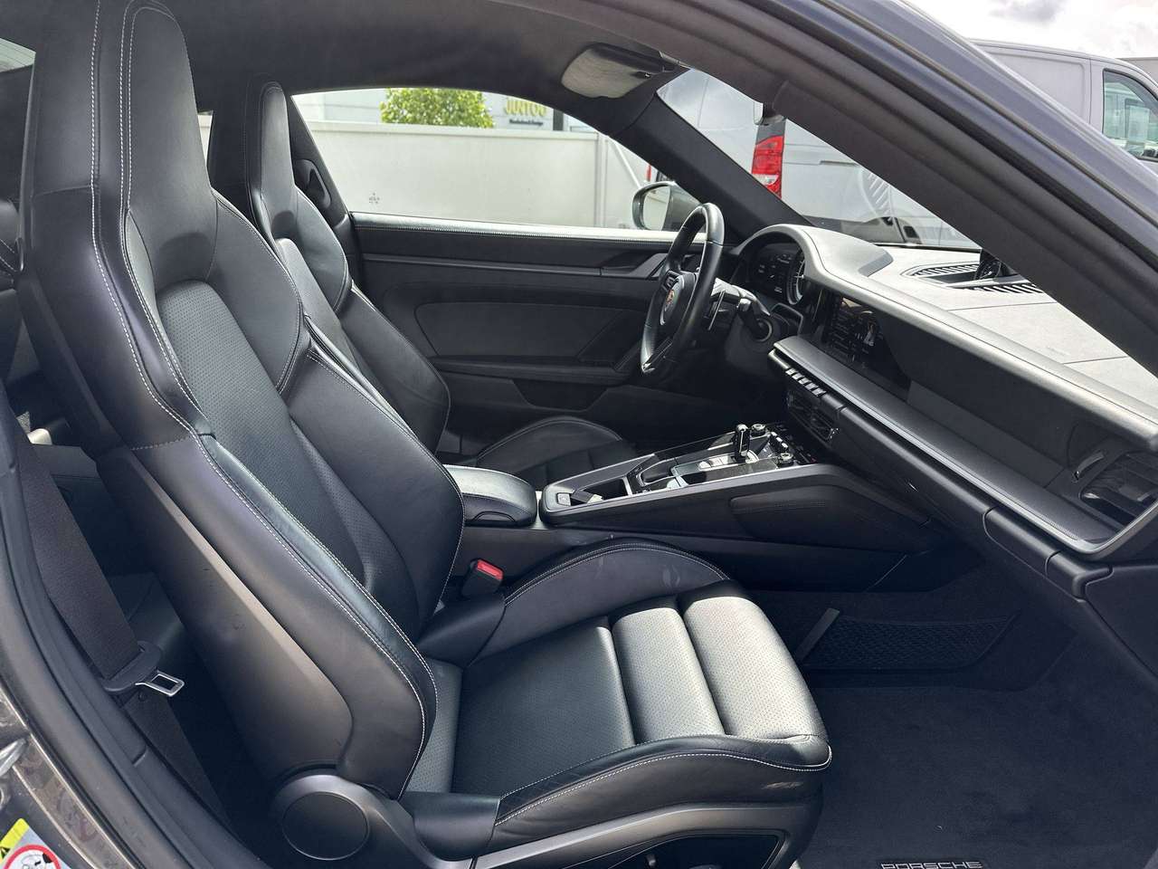 Porsche 992 CARRERA 2 Sportuitlaat Volleder 21" Sportdesign skirts — foto 8 van 13