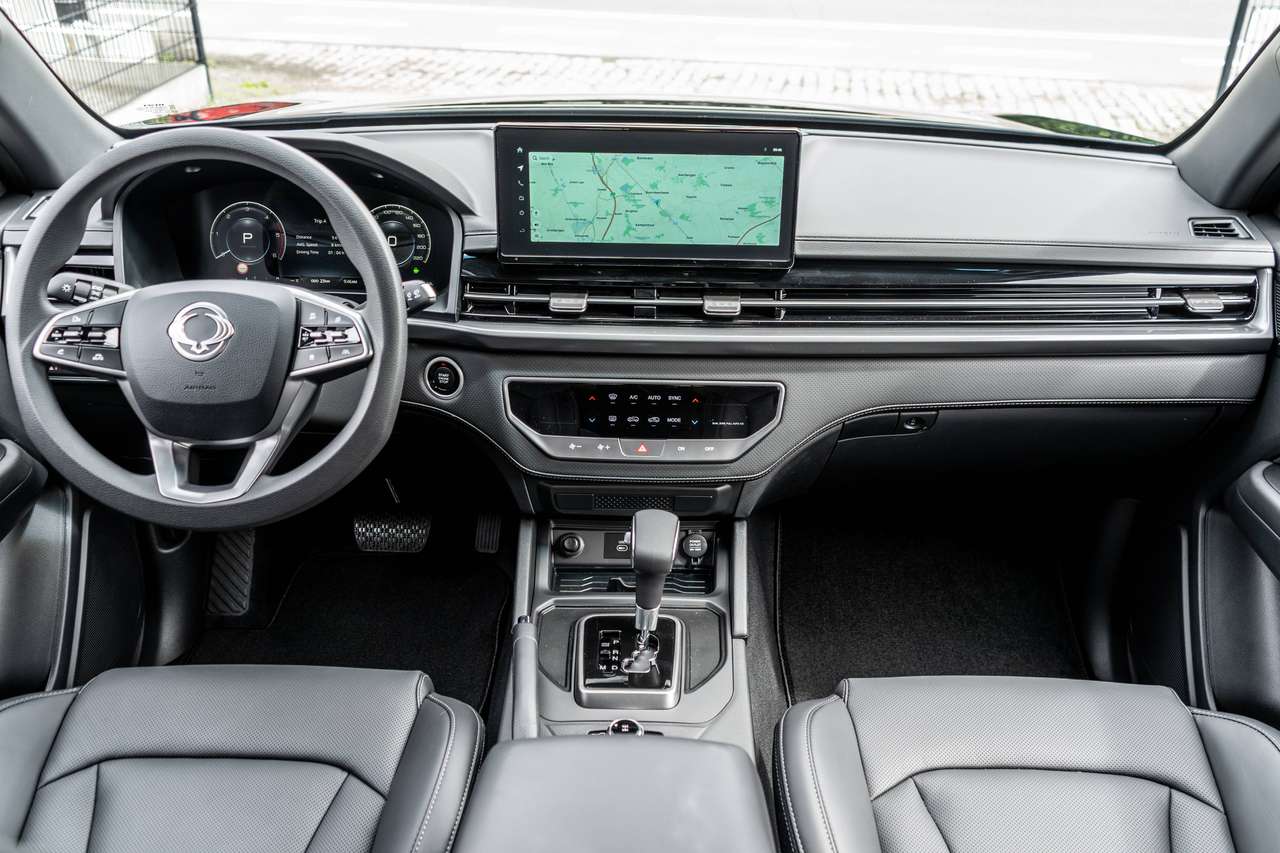 KGM Musso Grand 2.2D 4X4 Style - Automaat - 30.500ex — foto 9 van 19