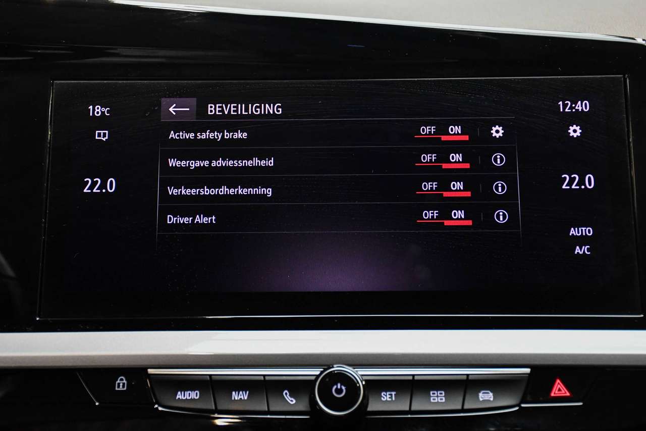 Opel Grandland 1.2 Turbo Black Edition - NAVIGATIE / SMARTLINK / ALCANTARA / PDC / CC — foto 12 van 19