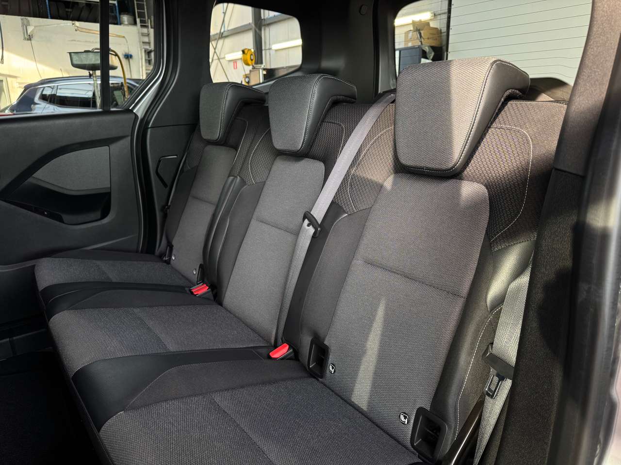 Renault Kangoo 1.3 TCe Techno EDC AUTOMAAT — foto 5 van 15
