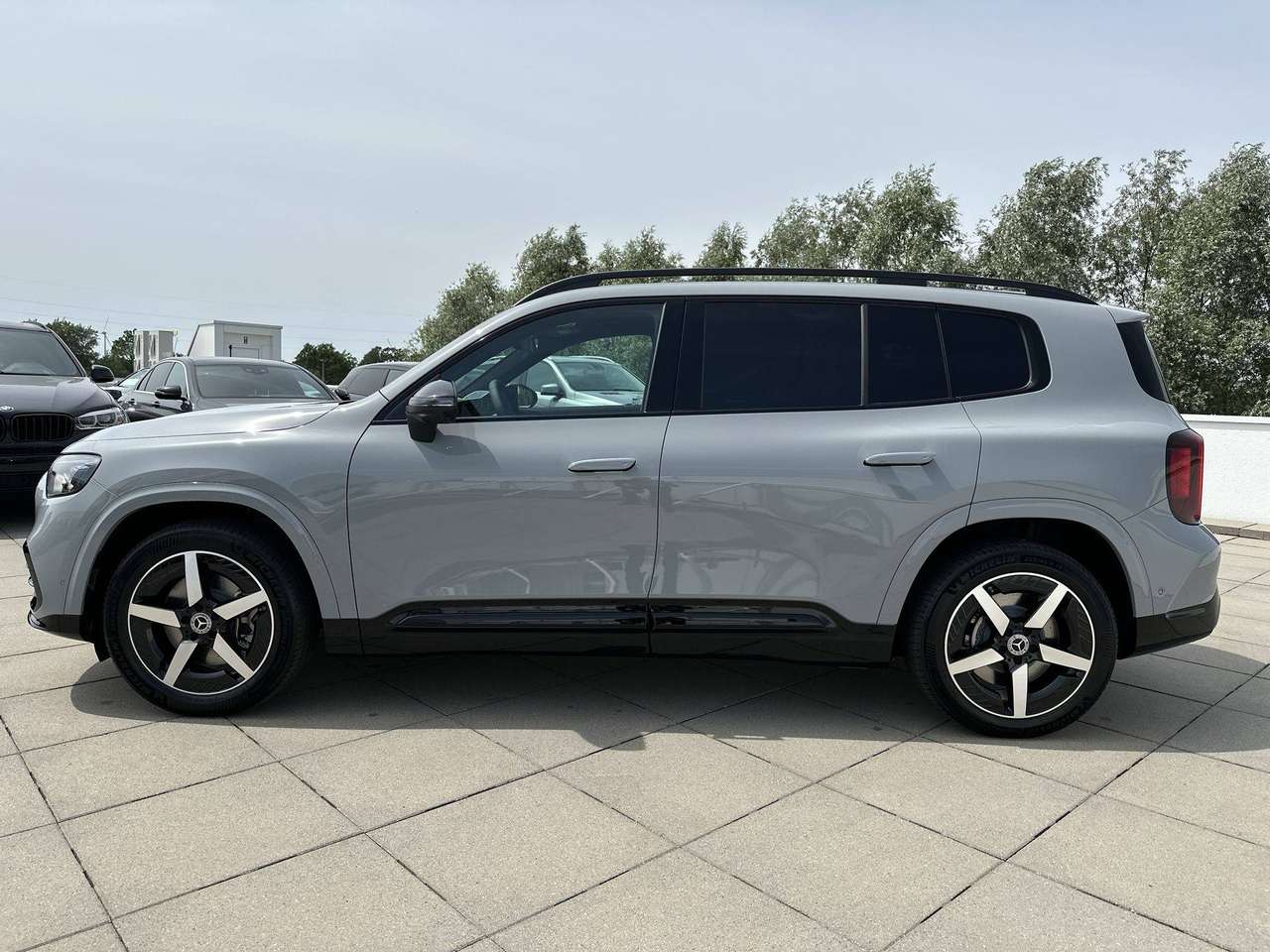 Mercedes-Benz GLB 250 + AMG LINE Electric Pano dak Memory Burmester 19" AMG — foto 4 van 19