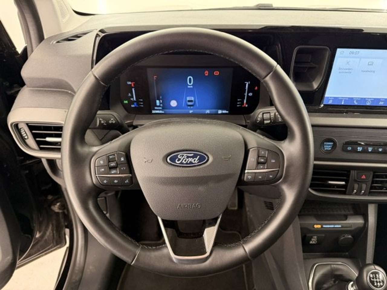 Ford Tourneo Courier TITANIUM BENZINE 125PK 22000KM — foto 8 van 21